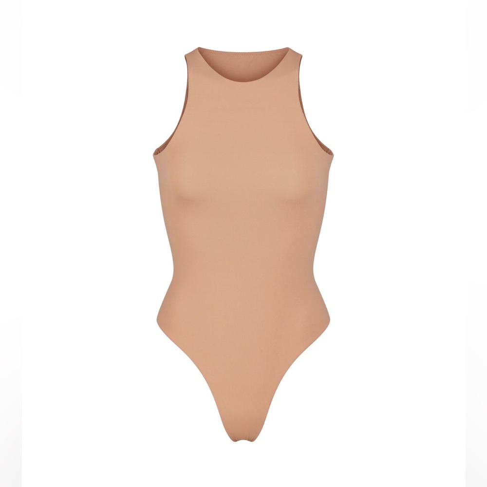 SKIMS FITS EVERBODY HIGH NECK BODYSUIT.  COLOR OCHRE